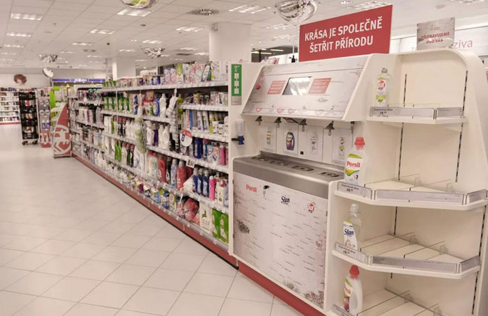 This Drugstore Urges Its Customers To Be Eco-Friendly By Placing A Cleaning Product Refilling Station This Drugstore Urges Its Customers To Be Eco-Friendly By Placing A Cleaning Product Refilling Station
