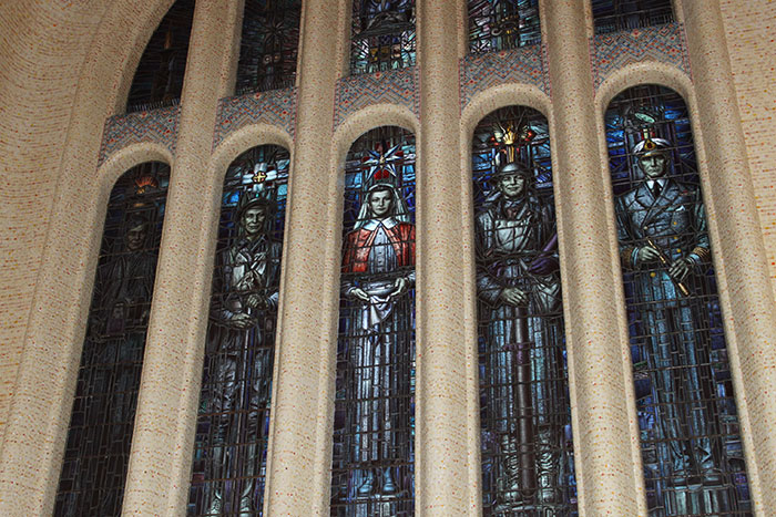 Pigeon Builds A Nest After Stealing Poppies From An Unknown Soldier’s Grave Pigeon Builds A Nest After Stealing Poppies From An Unknown Soldier’s Grave