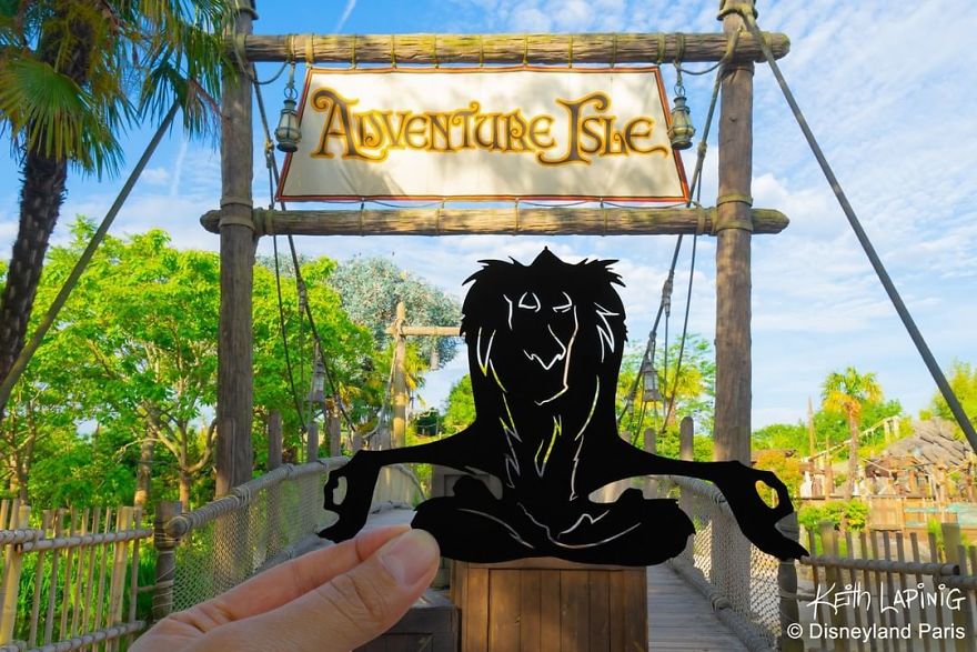 I Travel Around Disneylands Around The World To Hold Up Paper Cut-Outs Of Famous Characters And Scenes (86 Pics) I Travel Around Disneylands Around The World To Hold Up Paper Cut-Outs Of Famous Characters And Scenes (86 Pics)
