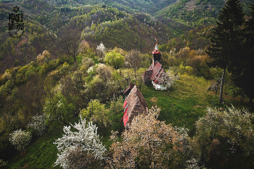 19 Pictures I Took Of Abandoned Places In The Apuseni Mountains