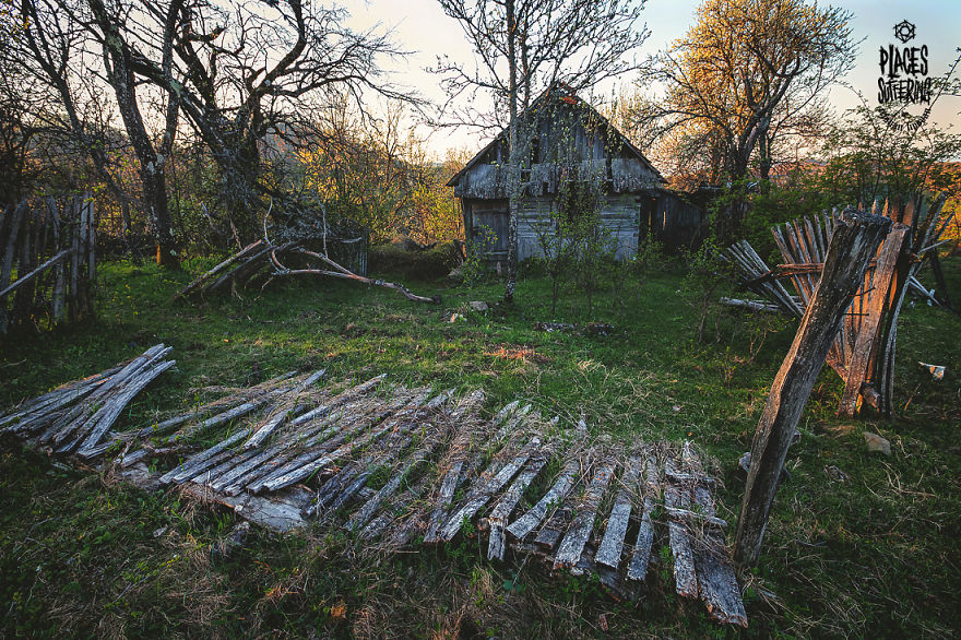 19 Pictures I Took Of Abandoned Places In The Apuseni Mountains
