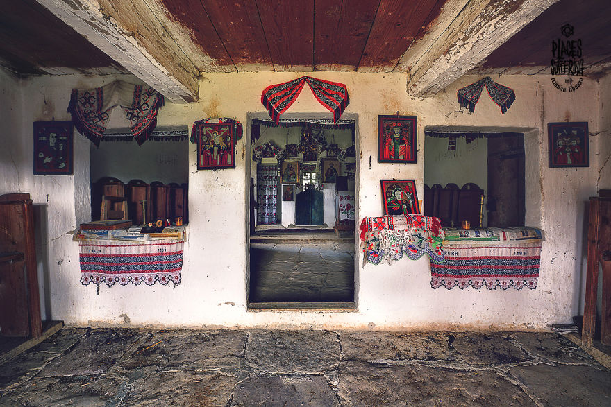 19 Pictures I Took Of Abandoned Places In The Apuseni Mountains