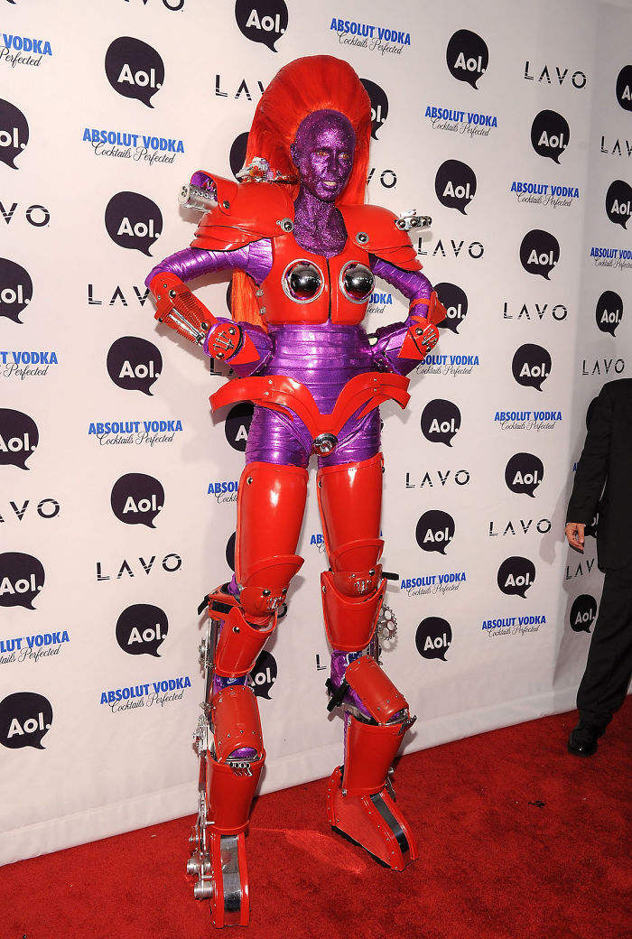 Heidi Klum Unveils This Year’s Costume, Proves She’s The Queen Of Halloween Once More Heidi Klum Unveils This Year’s Costume, Proves She’s The Queen Of Halloween Once More