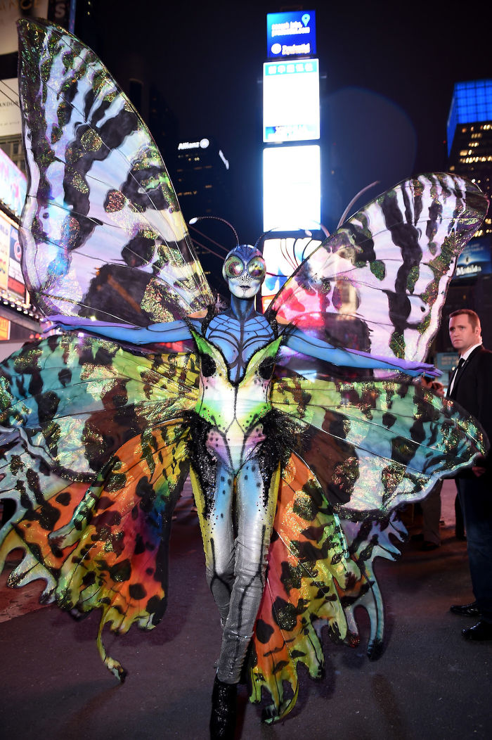 Heidi Klum Unveils This Year’s Costume, Proves She’s The Queen Of Halloween Once More Heidi Klum Unveils This Year’s Costume, Proves She’s The Queen Of Halloween Once More