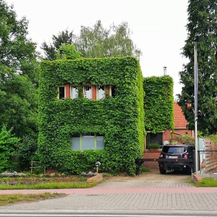 Belgian Guy Documents Ugly Houses He Sees And They’re So Bad, It’s Hilarious (45 New Pics) Belgian Guy Documents Ugly Houses He Sees And They’re So Bad, It’s Hilarious (45 New Pics)