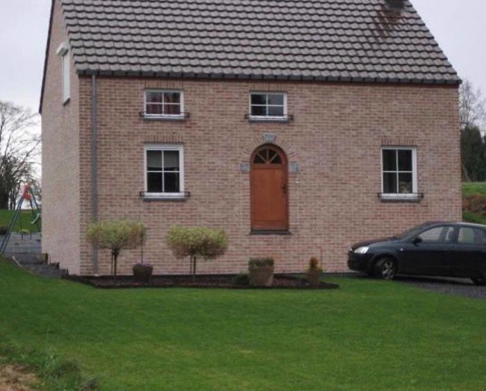 Belgian Guy Documents Ugly Houses He Sees And They’re So Bad, It’s Hilarious (45 New Pics) Belgian Guy Documents Ugly Houses He Sees And They’re So Bad, It’s Hilarious (45 New Pics)