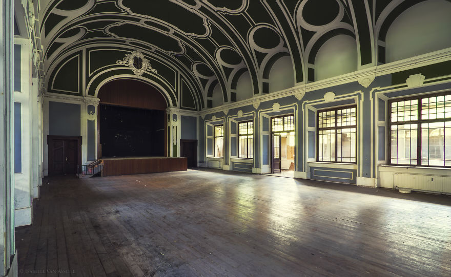 79 Pictures Of Abandoned And Forgotten Ballrooms I Found In Germany