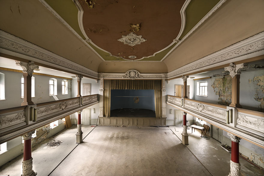79 Pictures Of Abandoned And Forgotten Ballrooms I Found In Germany