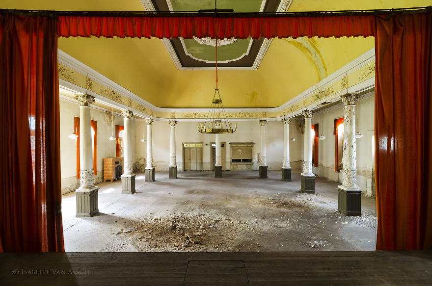 79 Pictures Of Abandoned And Forgotten Ballrooms I Found In Germany