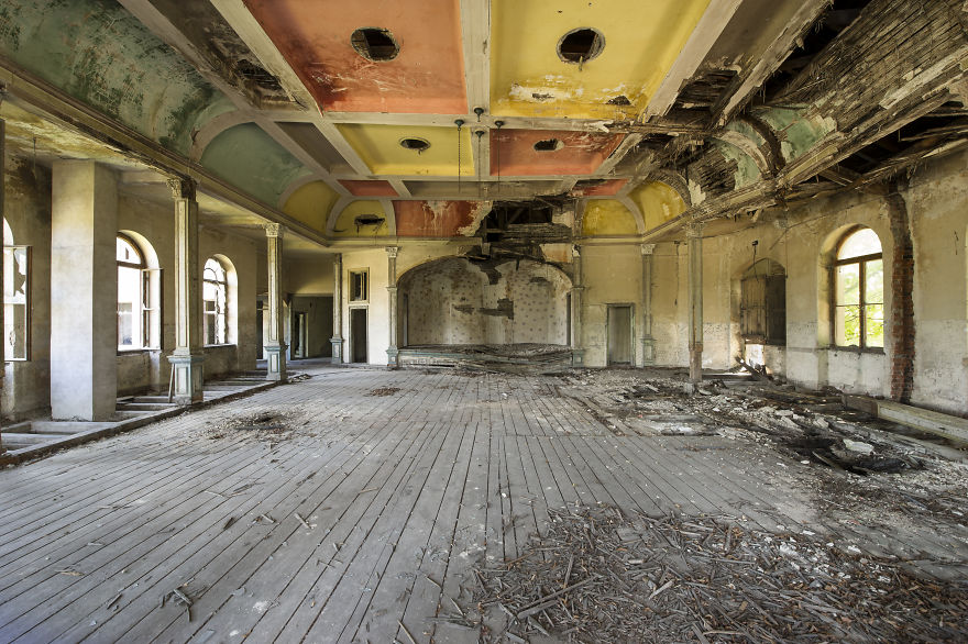 79 Pictures Of Abandoned And Forgotten Ballrooms I Found In Germany