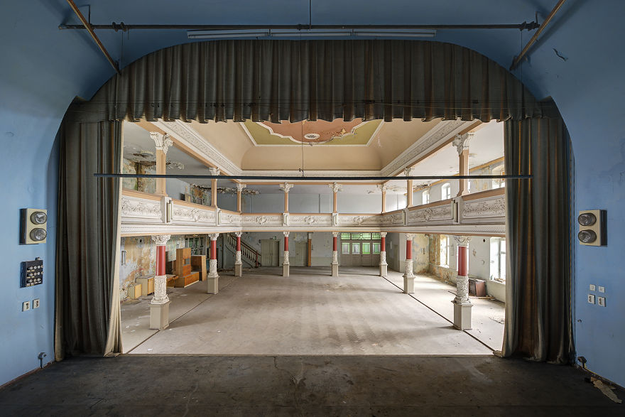 79 Pictures Of Abandoned And Forgotten Ballrooms I Found In Germany