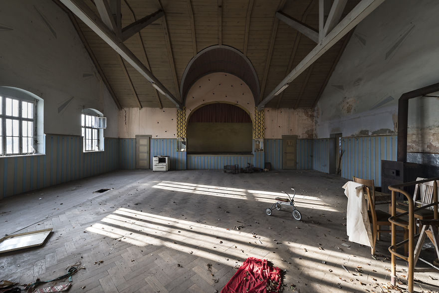 79 Pictures Of Abandoned And Forgotten Ballrooms I Found In Germany