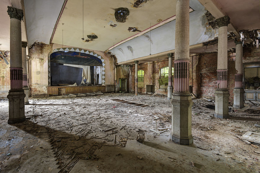 79 Pictures Of Abandoned And Forgotten Ballrooms I Found In Germany
