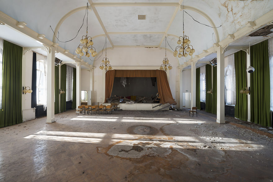 79 Pictures Of Abandoned And Forgotten Ballrooms I Found In Germany