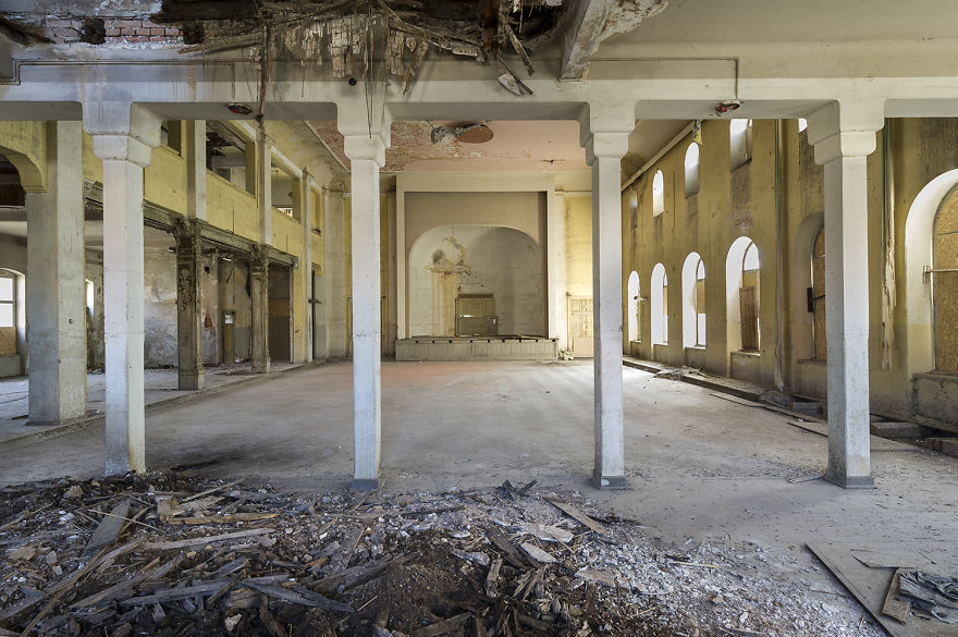 79 Pictures Of Abandoned And Forgotten Ballrooms I Found In Germany