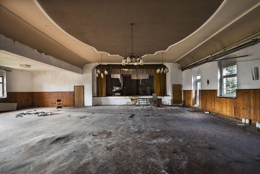 79 Pictures Of Abandoned And Forgotten Ballrooms I Found In Germany