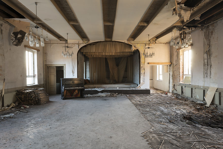 79 Pictures Of Abandoned And Forgotten Ballrooms I Found In Germany