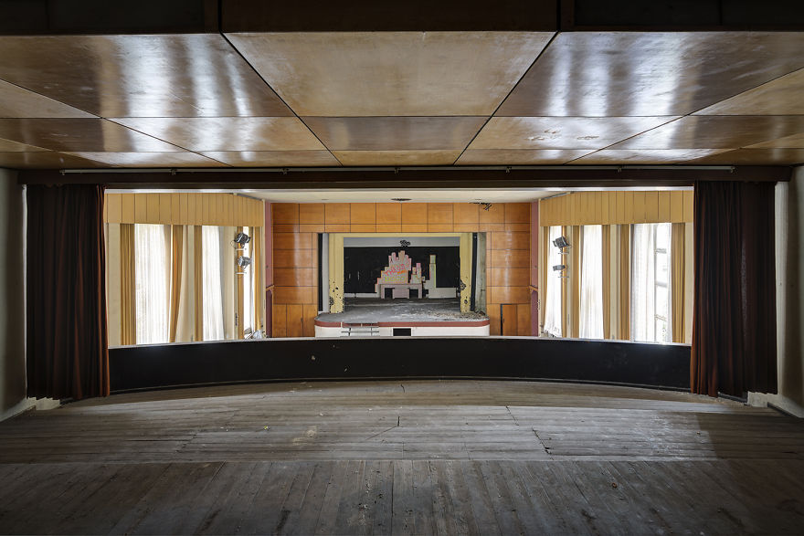 79 Pictures Of Abandoned And Forgotten Ballrooms I Found In Germany