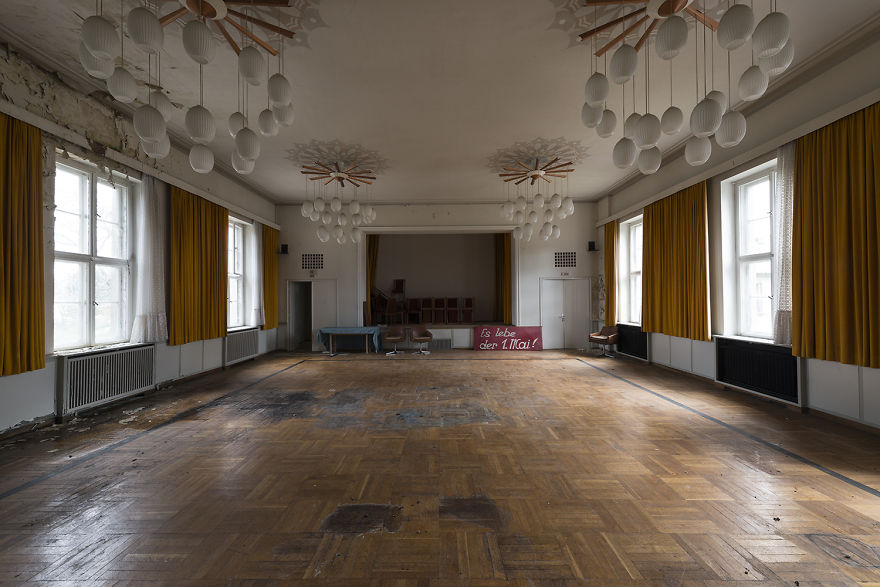 79 Pictures Of Abandoned And Forgotten Ballrooms I Found In Germany