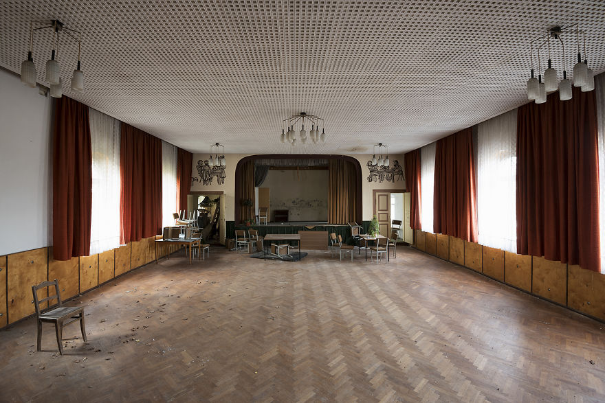79 Pictures Of Abandoned And Forgotten Ballrooms I Found In Germany