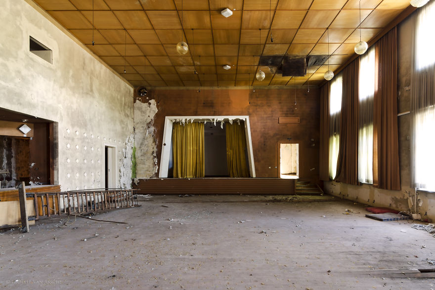 79 Pictures Of Abandoned And Forgotten Ballrooms I Found In Germany