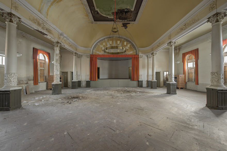 79 Pictures Of Abandoned And Forgotten Ballrooms I Found In Germany