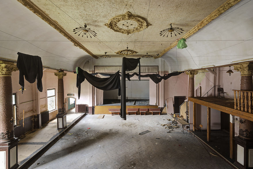 79 Pictures Of Abandoned And Forgotten Ballrooms I Found In Germany