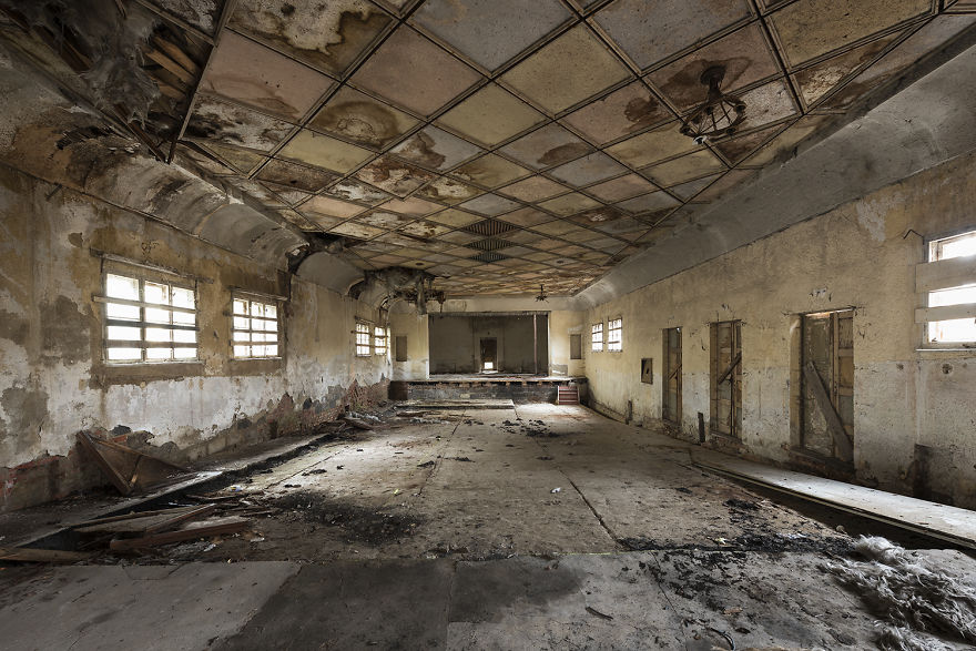 79 Pictures Of Abandoned And Forgotten Ballrooms I Found In Germany