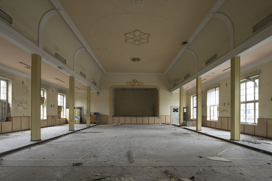 79 Pictures Of Abandoned And Forgotten Ballrooms I Found In Germany