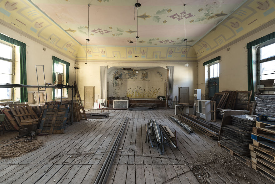 79 Pictures Of Abandoned And Forgotten Ballrooms I Found In Germany