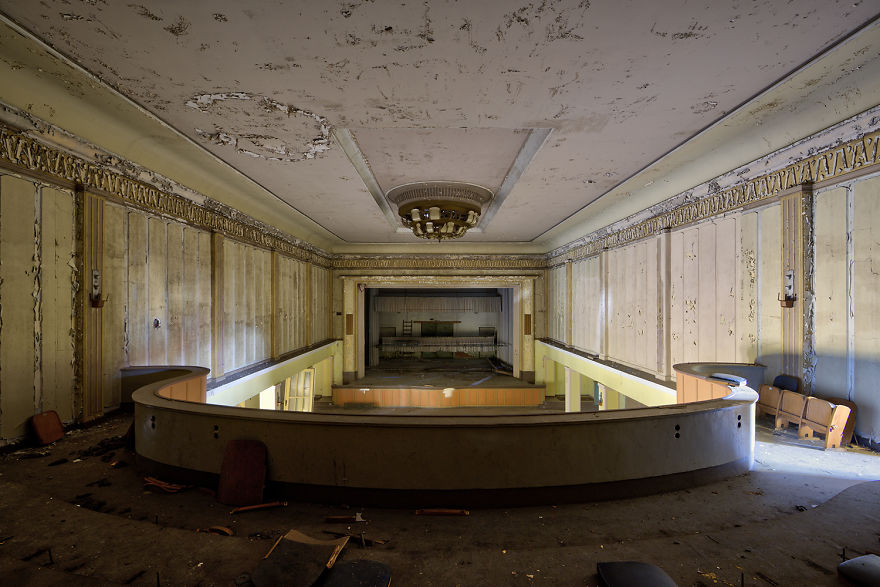 79 Pictures Of Abandoned And Forgotten Ballrooms I Found In Germany
