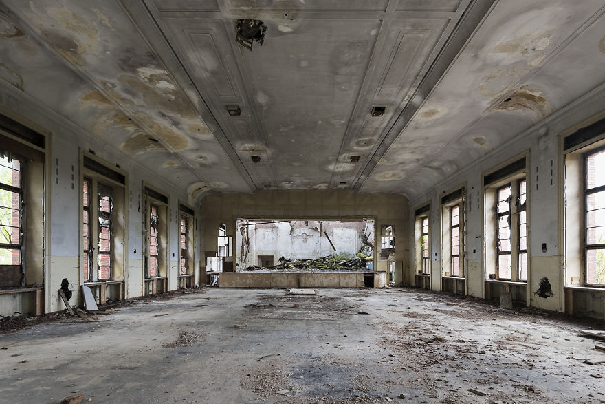 79 Pictures Of Abandoned And Forgotten Ballrooms I Found In Germany