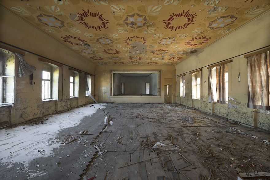 79 Pictures Of Abandoned And Forgotten Ballrooms I Found In Germany