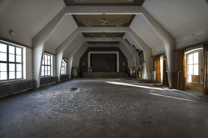 79 Pictures Of Abandoned And Forgotten Ballrooms I Found In Germany