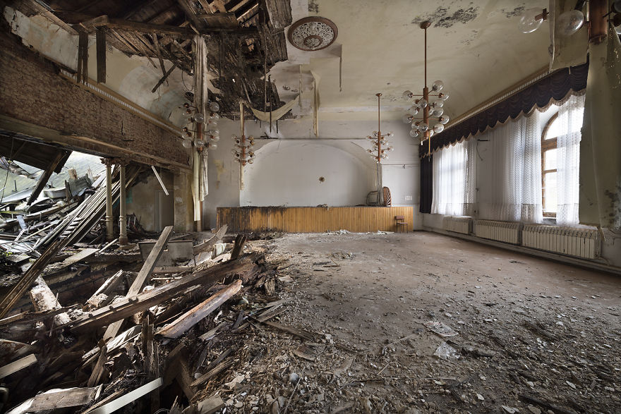 79 Pictures Of Abandoned And Forgotten Ballrooms I Found In Germany