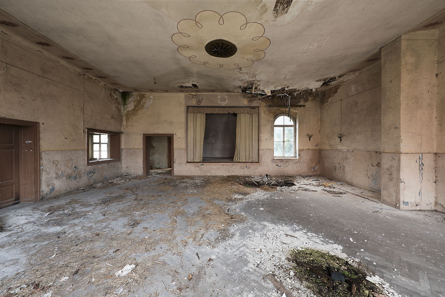 79 Pictures Of Abandoned And Forgotten Ballrooms I Found In Germany