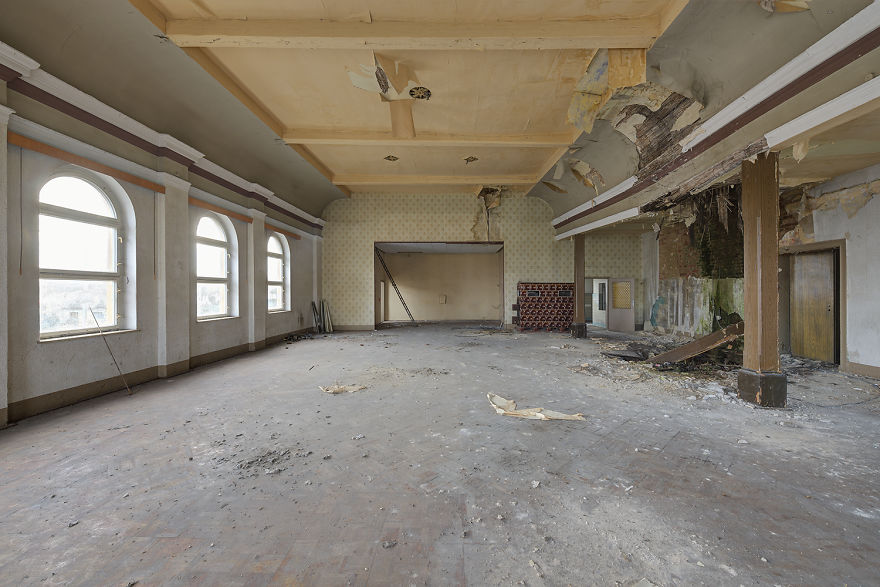 79 Pictures Of Abandoned And Forgotten Ballrooms I Found In Germany