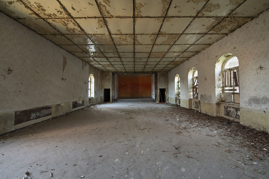 79 Pictures Of Abandoned And Forgotten Ballrooms I Found In Germany