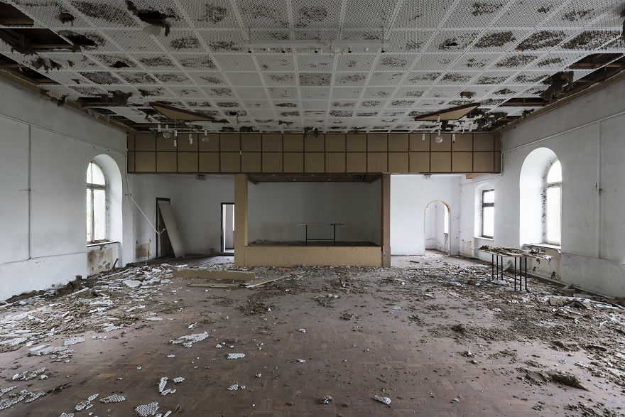 79 Pictures Of Abandoned And Forgotten Ballrooms I Found In Germany