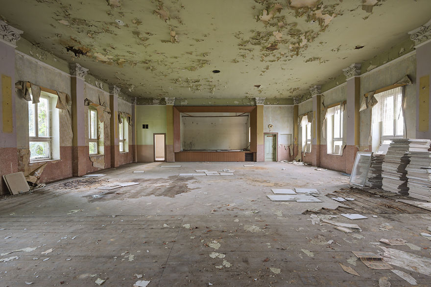 79 Pictures Of Abandoned And Forgotten Ballrooms I Found In Germany
