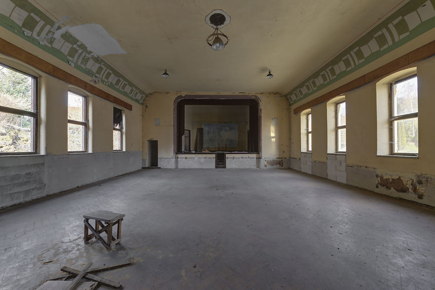 79 Pictures Of Abandoned And Forgotten Ballrooms I Found In Germany