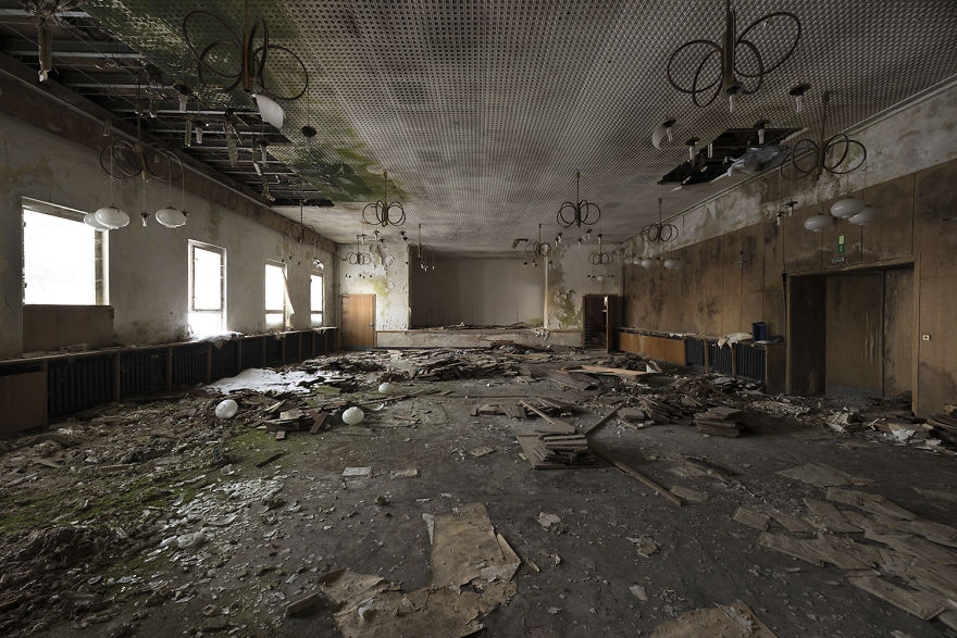 79 Pictures Of Abandoned And Forgotten Ballrooms I Found In Germany
