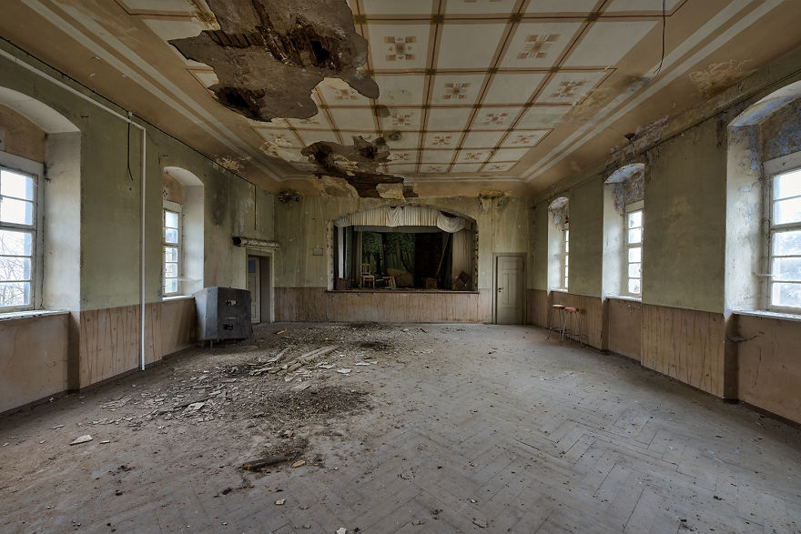 79 Pictures Of Abandoned And Forgotten Ballrooms I Found In Germany