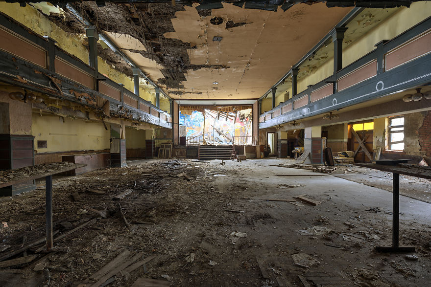 79 Pictures Of Abandoned And Forgotten Ballrooms I Found In Germany