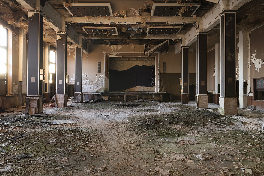 79 Pictures Of Abandoned And Forgotten Ballrooms I Found In Germany