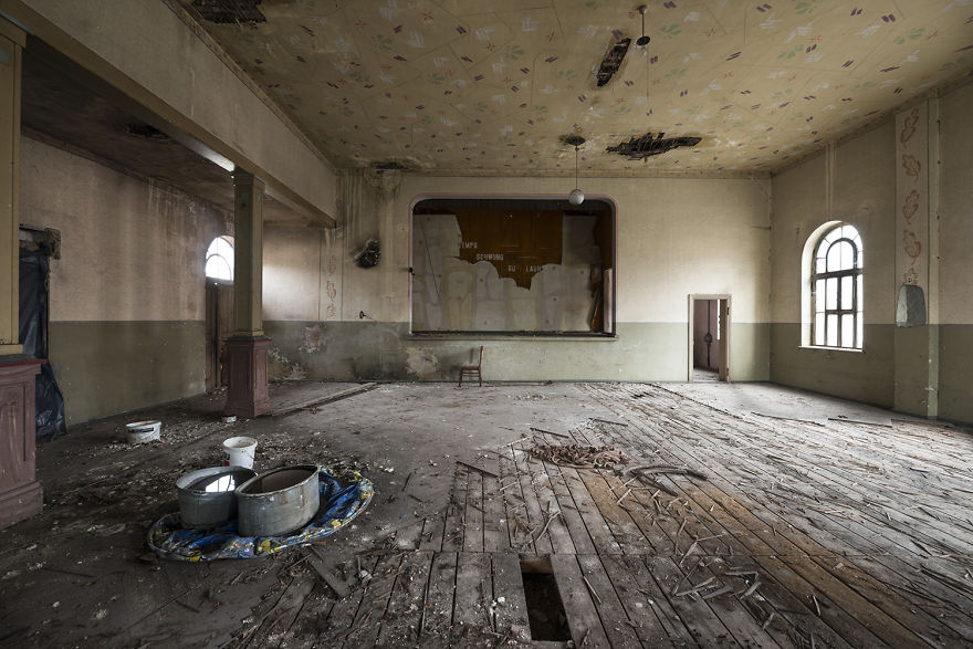 79 Pictures Of Abandoned And Forgotten Ballrooms I Found In Germany