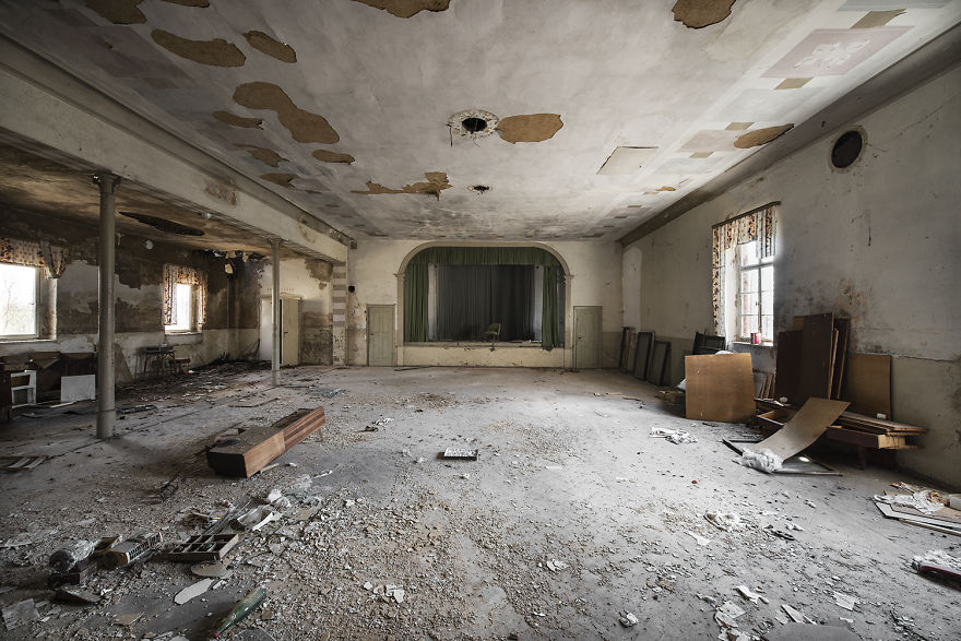 79 Pictures Of Abandoned And Forgotten Ballrooms I Found In Germany
