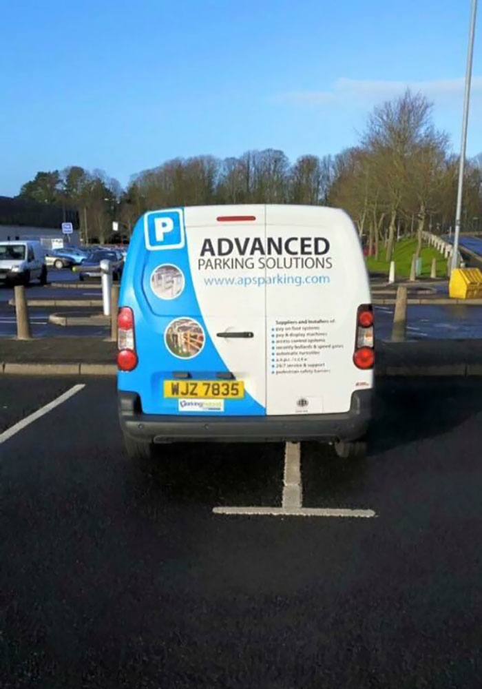 45 Times People Captured Hilariously Ironic Moments (New Pics) 45 Times People Captured Hilariously Ironic Moments (New Pics)