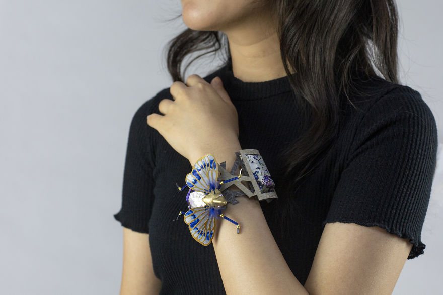 Our 26 Pics Of An Intricate Jewelry Series Made Almost Entirely From Paper Our 26 Pics Of An Intricate Jewelry Series Made Almost Entirely From Paper