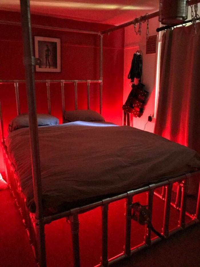 30 Times People Saw Beds With Such Threatening Auras They Just Had To Share 30 Times People Saw Beds With Such Threatening Auras They Just Had To Share